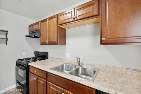 Tiny photo for 218 Waggoner Boulevard, Toledo, OH 43612 (MLS # 10002023)