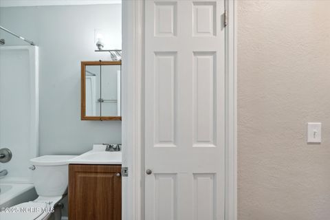 Tiny photo for 218 Waggoner Boulevard, Toledo, OH 43612 (MLS # 10002023)