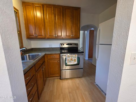 Tiny photo for 5742 Vail Avenue, Toledo, OH 43623 (MLS # 10004967)