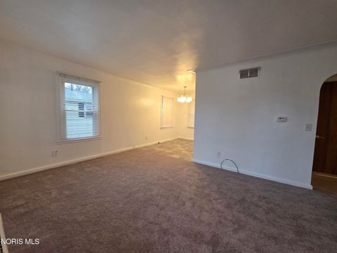 Tiny photo for 5742 Vail Avenue, Toledo, OH 43623 (MLS # 10004967)