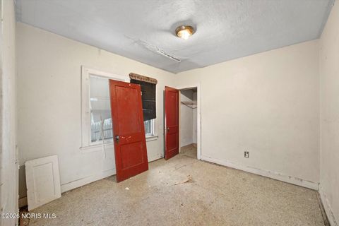 Tiny photo for 910 Woodward Avenue, Toledo, OH 43608 (MLS # 10003916)