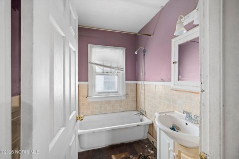 Tiny photo for 910 Woodward Avenue, Toledo, OH 43608 (MLS # 10003916)