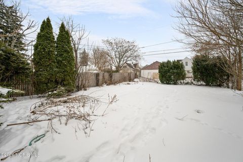 Tiny photo for 910 Woodward Avenue, Toledo, OH 43608 (MLS # 10003916)