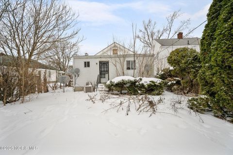 Tiny photo for 910 Woodward Avenue, Toledo, OH 43608 (MLS # 10003916)