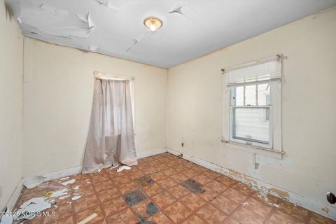 Tiny photo for 910 Woodward Avenue, Toledo, OH 43608 (MLS # 10003916)