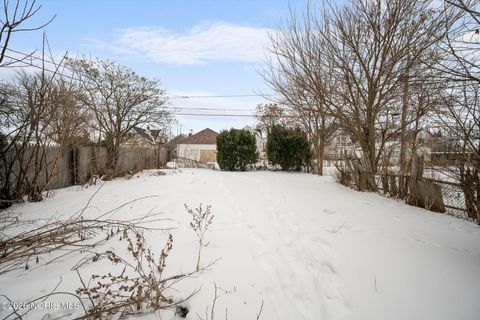 Tiny photo for 910 Woodward Avenue, Toledo, OH 43608 (MLS # 10003916)