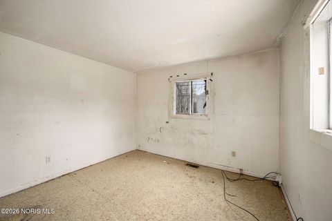 Tiny photo for 910 Woodward Avenue, Toledo, OH 43608 (MLS # 10003916)