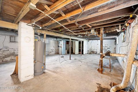 Tiny photo for 910 Woodward Avenue, Toledo, OH 43608 (MLS # 10003916)