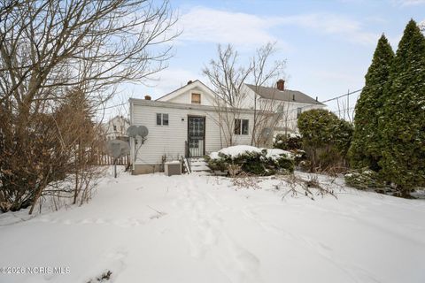 Tiny photo for 910 Woodward Avenue, Toledo, OH 43608 (MLS # 10003916)