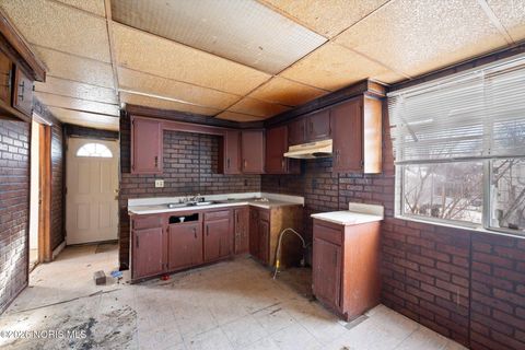 Tiny photo for 910 Woodward Avenue, Toledo, OH 43608 (MLS # 10003916)