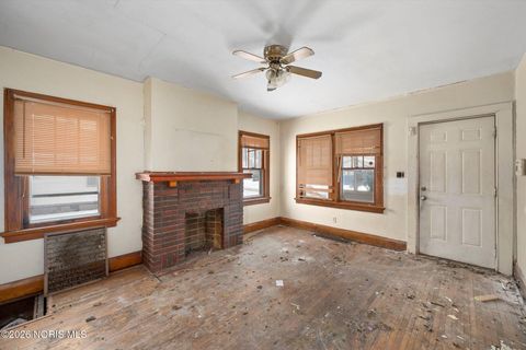 Tiny photo for 910 Woodward Avenue, Toledo, OH 43608 (MLS # 10003916)