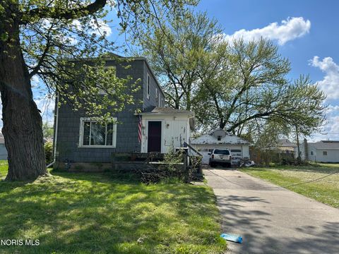 Photo of 1432 Pieper Drive, Oregon, OH 43616 (MLS # 10007358)