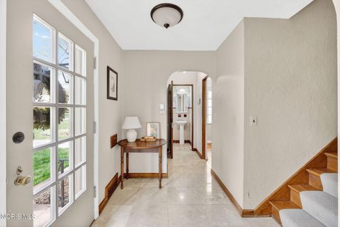 Tiny photo for 2708 Barrington Drive, Toledo, OH 43606 (MLS # 10008038)