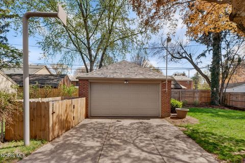 Tiny photo for 2708 Barrington Drive, Toledo, OH 43606 (MLS # 10008038)