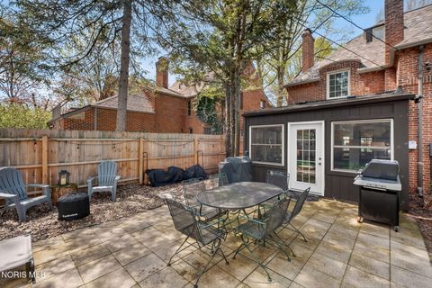 Tiny photo for 2708 Barrington Drive, Toledo, OH 43606 (MLS # 10008038)