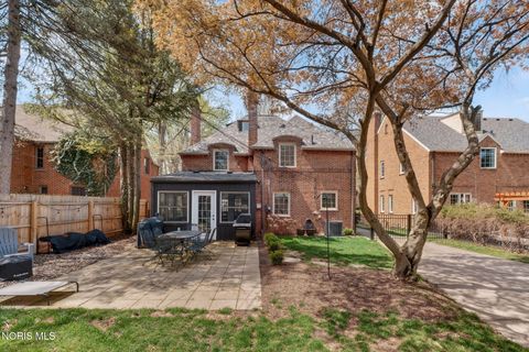 Tiny photo for 2708 Barrington Drive, Toledo, OH 43606 (MLS # 10008038)