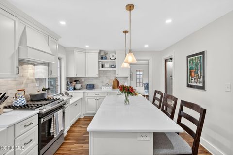 Tiny photo for 2708 Barrington Drive, Toledo, OH 43606 (MLS # 10008038)