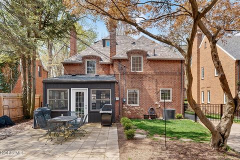 Tiny photo for 2708 Barrington Drive, Toledo, OH 43606 (MLS # 10008038)