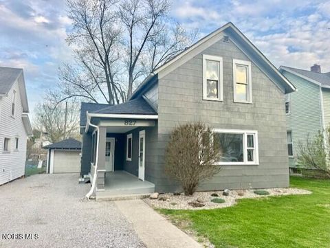 Photo of 827 Washington Avenue, Defiance, OH 43512 (MLS # 10005854)