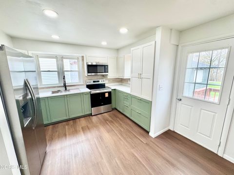 Tiny photo for 827 Washington Avenue, Defiance, OH 43512 (MLS # 10005854)