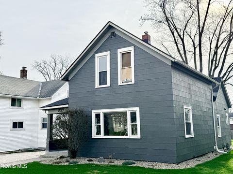 Tiny photo for 827 Washington Avenue, Defiance, OH 43512 (MLS # 10005854)