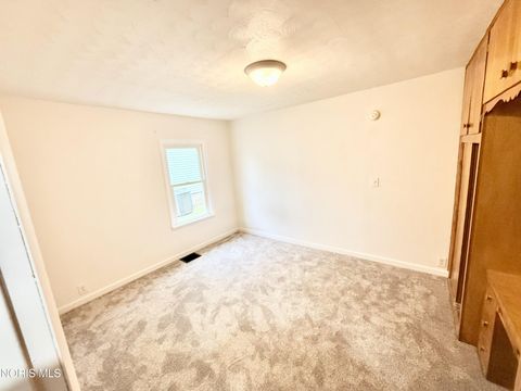 Tiny photo for 827 Washington Avenue, Defiance, OH 43512 (MLS # 10005854)