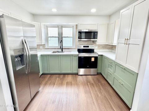 Tiny photo for 827 Washington Avenue, Defiance, OH 43512 (MLS # 10005854)