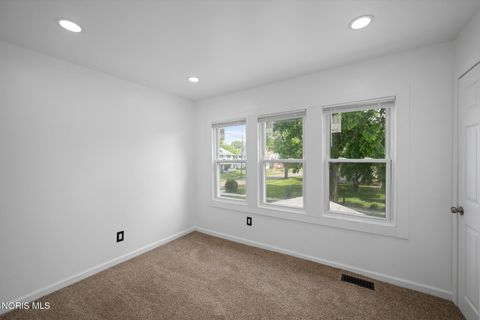 Tiny photo for 2042 Airline Avenue, Toledo, OH 43609 (MLS # 10008691)