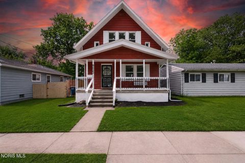 Photo of 2042 Airline Avenue, Toledo, OH 43609 (MLS # 10008691)