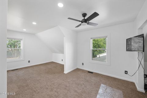 Tiny photo for 2042 Airline Avenue, Toledo, OH 43609 (MLS # 10008691)