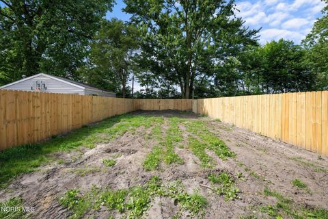 Tiny photo for 2042 Airline Avenue, Toledo, OH 43609 (MLS # 10008691)