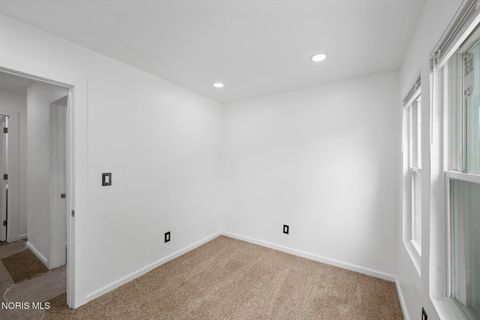 Tiny photo for 2042 Airline Avenue, Toledo, OH 43609 (MLS # 10008691)