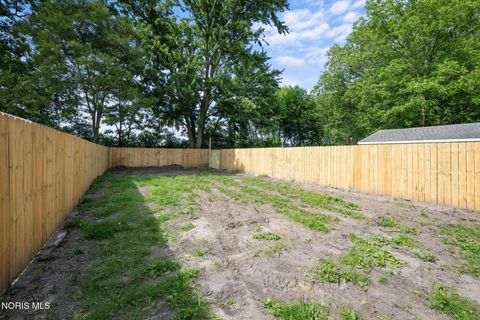 Tiny photo for 2042 Airline Avenue, Toledo, OH 43609 (MLS # 10008691)