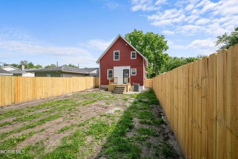 Tiny photo for 2042 Airline Avenue, Toledo, OH 43609 (MLS # 10008691)