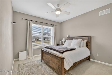 Tiny photo for 3915 Ten Mile Creek Drive, Sylvania, OH 43560 (MLS # 10002788)