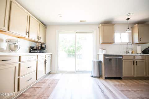 Tiny photo for 2337 Newport Avenue, Toledo, OH 43613 (MLS # 10011551)