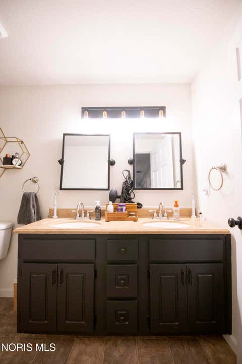 Tiny photo for 2337 Newport Avenue, Toledo, OH 43613 (MLS # 10011551)