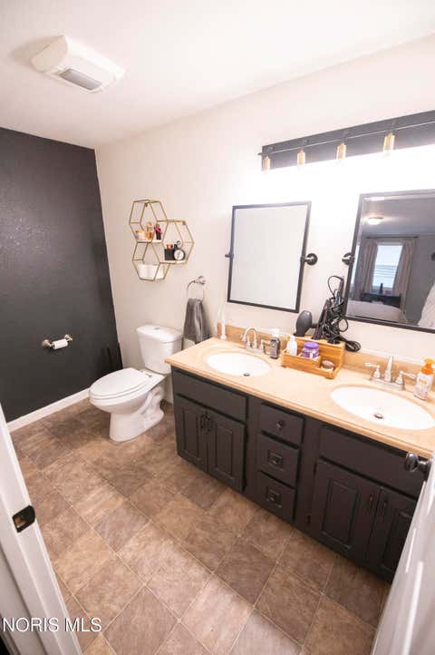 Tiny photo for 2337 Newport Avenue, Toledo, OH 43613 (MLS # 10011551)
