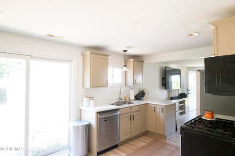 Tiny photo for 2337 Newport Avenue, Toledo, OH 43613 (MLS # 10011551)