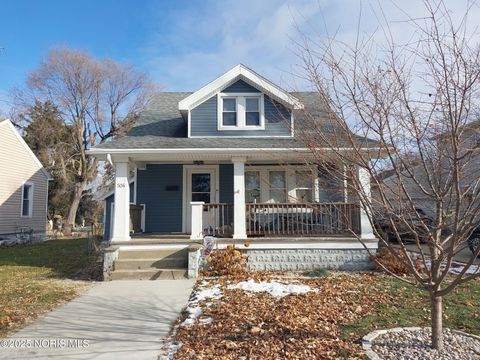 Photo of 504 N Main Street, Walbridge, OH 43465 (MLS # 10002322)