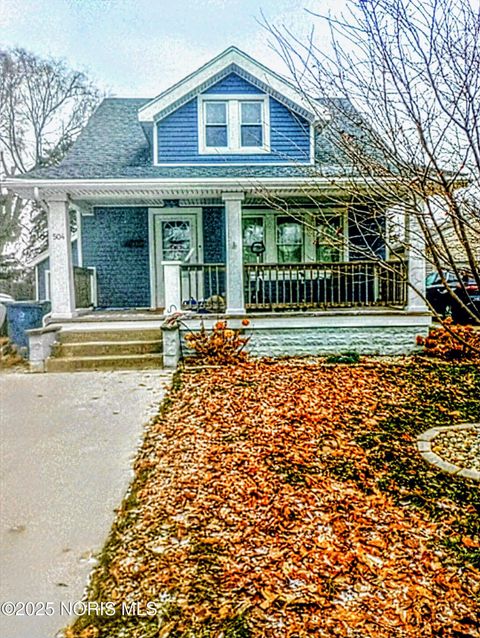 Photo of 504 N Main Street, Walbridge, OH 43465 (MLS # 10002322)