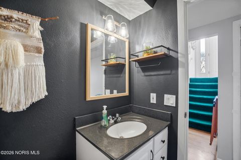 Tiny photo for 6176 Herst Road, Toledo, OH 43613 (MLS # 10003791)