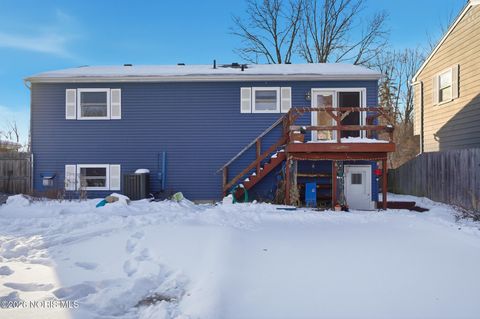 Tiny photo for 6176 Herst Road, Toledo, OH 43613 (MLS # 10003791)