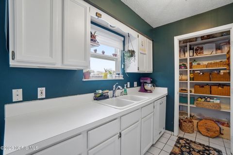 Tiny photo for 6176 Herst Road, Toledo, OH 43613 (MLS # 10003791)