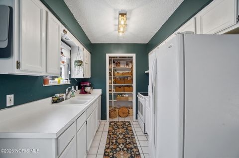 Tiny photo for 6176 Herst Road, Toledo, OH 43613 (MLS # 10003791)