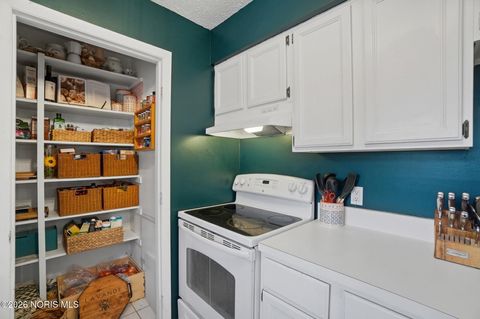 Tiny photo for 6176 Herst Road, Toledo, OH 43613 (MLS # 10003791)