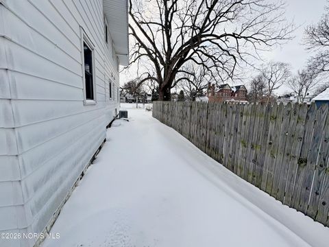 Tiny photo for 408 S Prospect Street, Bowling Green, OH 43402 (MLS # 10003815)