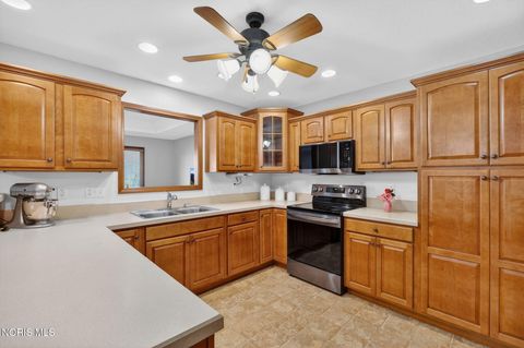 Tiny photo for 838 Dolly Drive, Bowling Green, OH 43402 (MLS # 10004593)