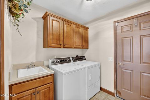 Tiny photo for 838 Dolly Drive, Bowling Green, OH 43402 (MLS # 10004593)