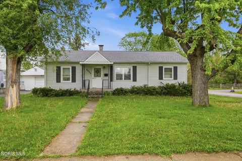 Photo of 1231 S Blanchard Street, Findlay, OH 45840 (MLS # 10007127)